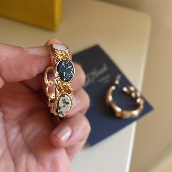 Universal Thread Gold Tone Hoop Semi Precious Black White Earrings New - Picture 2 of 5